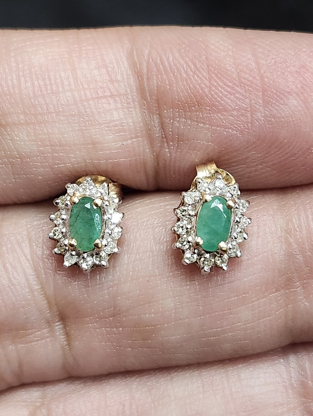 Emerald Halo Stud With Natural Diamonds In 10 K Gold.